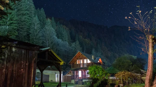 Lugar Agradável Nas Montanhas Para Ficar — Fotografia de Stock