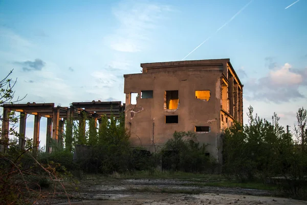 Demolido Edifício Industrial Velho Pela Manhã — Fotografia de Stock