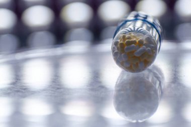 Işık şeffaf mavi kapsül