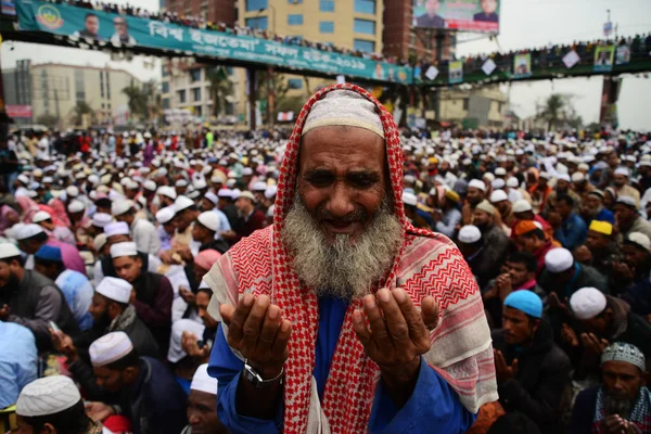 Преданные Мусульмане Бангладеш Принимают Участие Ахери Мунаджат Заключительных Молитвах Первой — стоковое фото