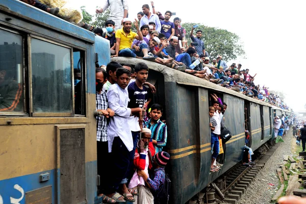 Bangladeshi Muslim Devotees Leave Overcrowded Train Taking Part Akheri Munajat — Stock Photo, Image