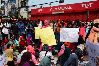 Bangladeşli öğrenciler bir öğrenci protesto sırasında, Bangladeş Üniversitesi profesyoneller öğrenci akcan Ahmed çolak, Dhaka, Bangladeş Jamuna Future Park önünde bir yol kazasında ölümünden sonra yol blok. 19 Mart 2019