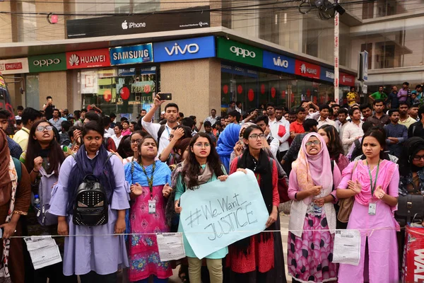 Estudantes Bangladesh Bloqueiam Estrada Durante Protesto Estudantil Após Morte Estudante — Fotografia de Stock