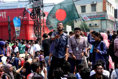 Bangladeşli öğrenciler, Mart 'ta bir yol kazada profesyonellerin Bangladeş Üniversitesi öğrenci akcan Ahmed çolak ölümünden sonra bir öğrenci protesto sırasında blok yol devam 19, Dhaka, Bangladeş. 20 Mart 2019