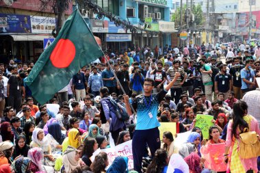 Bangladeşli öğrenciler, Mart 'ta bir yol kazada profesyonellerin Bangladeş Üniversitesi öğrenci akcan Ahmed çolak ölümünden sonra bir öğrenci protesto sırasında blok yol devam 19, Dhaka, Bangladeş. 20 Mart 2019