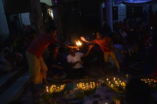 Hunderte Von Hinduistischen Gläubigen Sitzen Mit Brennenden Kerzen November 2017 — Stockfoto