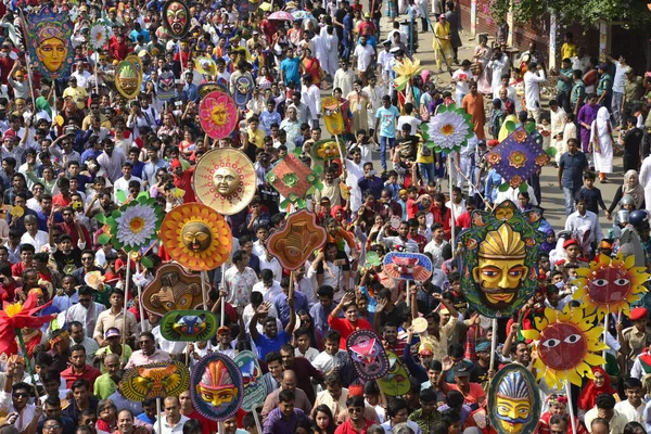 Бангладешцы Участвуют Параде Честь Первого Дня Нового Года Бангле Пахела — стоковое фото