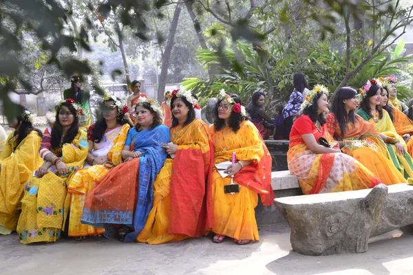 Povos Participaram Ocasião Basanto Utsab Primeiro Dia Primavera Dhaka University — Fotografia de Stock
