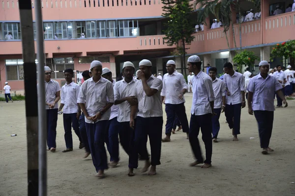 Bangladéšští Studenti Chodící Školním Hřišti Přestávce Třídě Městě Dháka Bangladéši — Stock fotografie