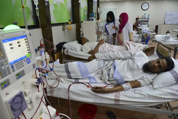 Пацієнта Бангладешського Діалізу Очищають Кров Допомогою Діалізу Національному Інституті Хвороб — стокове фото