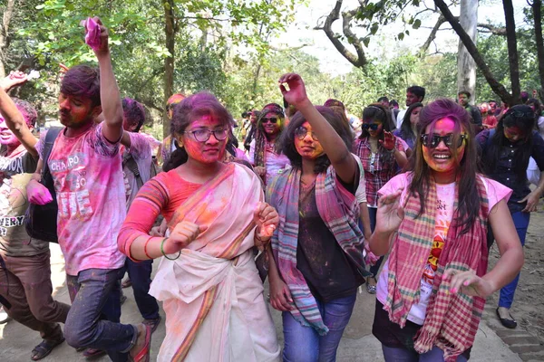 Estudantes Bangladesh Jogam Colorido Durante Celebrações Holi Instituto Belas Artes — Fotografia de Stock