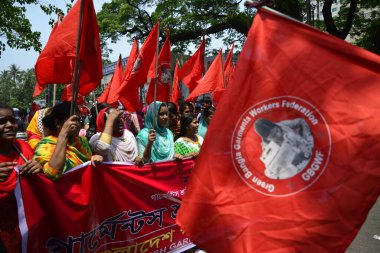 Bangladeşli giyim işçileri ve diğer işçi organizasyon faaliyetleri, 1 Mayıs veya Bangladeş 'in Dhaka kentinde düzenlenen Uluslararası İşçi Bayramı münasebetiyle düzenlenen mitinge katıldılar. 1 Mayıs 2017