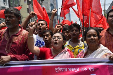 Bangladeşli giyim işçileri ve diğer işçi organizasyon faaliyetleri, 1 Mayıs veya Bangladeş 'in Dhaka kentinde düzenlenen Uluslararası İşçi Bayramı münasebetiyle düzenlenen mitinge katıldılar. 1 Mayıs 2017