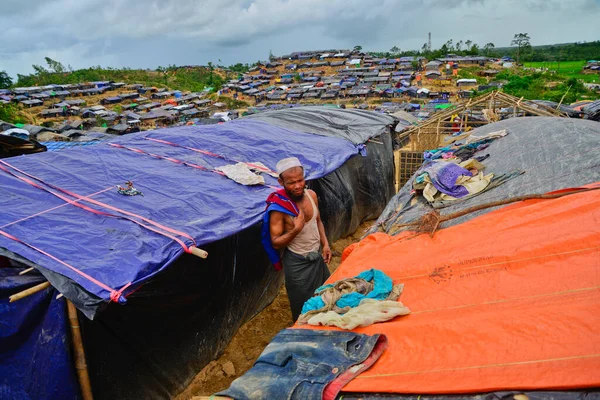Refugiados Rohingya Caminan Campamento Improvisado Palongkhali Cox Bazar Bangladesh Septiembre — Foto de Stock