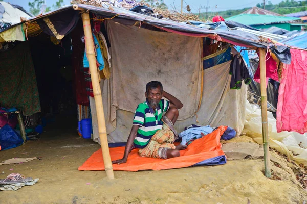 Uprchlický Člen Rodiny Rohingya Sedí Svém Domě Provizorním Táboře Thengkhali — Stock fotografie