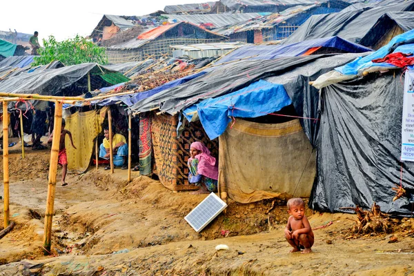 Rohingya Flüchtlinge Laufen September 2017 Durch Das Provisorische Lager Palongkhali — Stockfoto