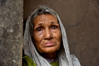 Yüzlerce Rohingya vatandaşı, Bangladeş 'in Taknuf kentindeki Nuf Nehri' ni geçtikten sonra 7 Eylül 2017 'de Myanmar' daki Buchidong 'dan kaçarken Bangladeş sınırını geçiyor.. 