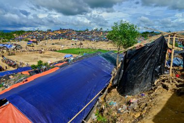 Rohingya mülteci derme çatma kampının genel görünümü Cox 's Bazar, Bangladeş' teki Palongkhali 'de, 06 Eylül 2017