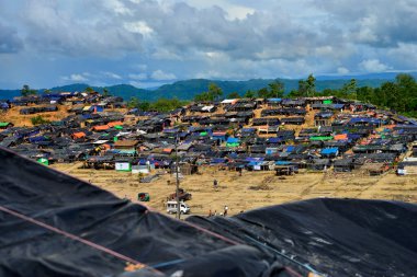 Rohingya mülteci derme çatma kampının genel görünümü Cox 's Bazar, Bangladeş' teki Palongkhali 'de, 06 Eylül 2017