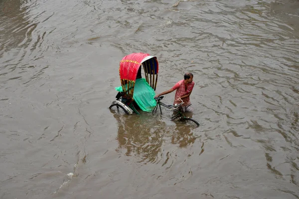 Des Véhicules Tentent Traverser Les Rues Inondées Dacca Bangladesh Septembre — Photo
