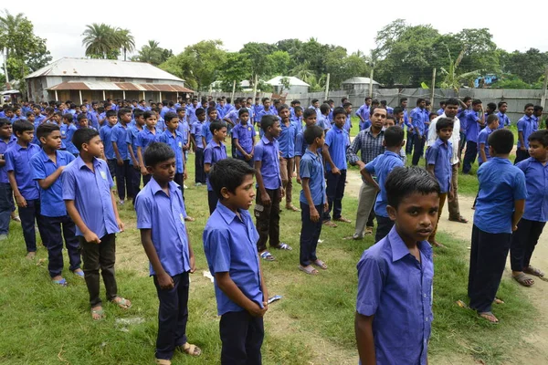 Estudantes Escola Bangladesh Esteja Alinhamento Terreno Escolar Manikganj Perto Dhaka — Fotografia de Stock