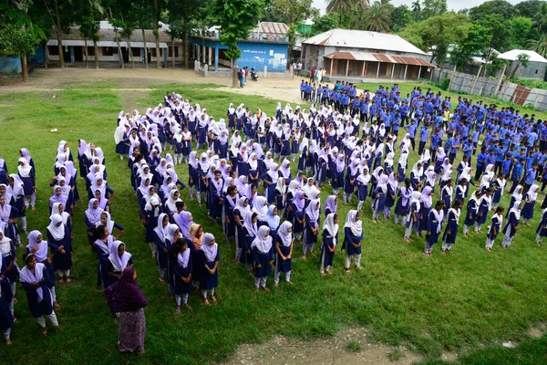 Bangladesi Iskolások Álljanak Sorba Egy Iskolaudvaron Manikganj Ban Dhaka Közelében — Stock Fotó