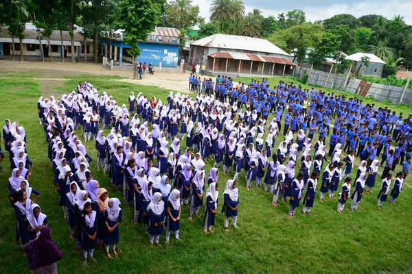 Bangladesi Iskolások Álljanak Sorba Egy Iskolaudvaron Manikganj Ban Dhaka Közelében — Stock Fotó