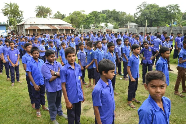 Bangladesi Iskolások Álljanak Sorba Egy Iskolaudvaron Manikganj Ban Dhaka Közelében — Stock Fotó