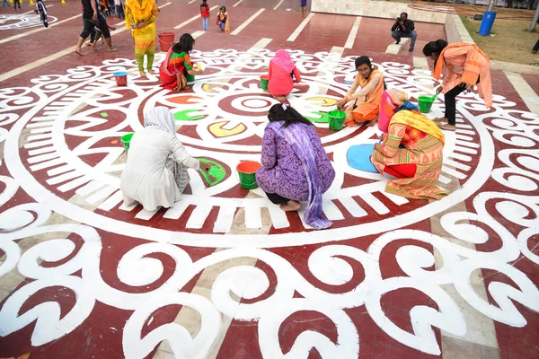Estudantes Artes Plásticas Professores Bangladesh Pintam Muro Frente Central Shahid — Fotografia de Stock