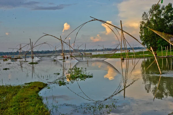 Мешканці Бангладеш Ловлять Рибу Традиційною Сіткою Затоплених Водах Районі Джамалпур — стокове фото