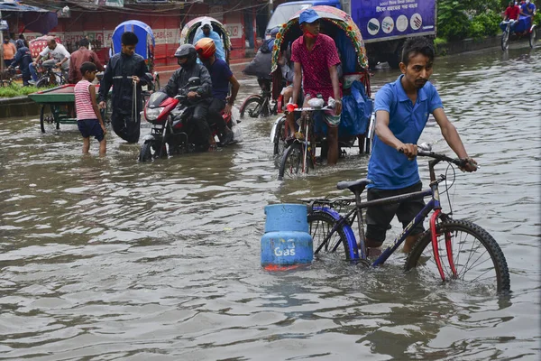 Araçlar Sürmeye Çalışıyor Vatandaşlar Temmuz 2020 Bangladeş Teki Dhaka Caddelerinde — Stok fotoğraf