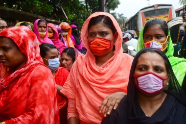 Jointex Knitwear Limited 'in giysi işçileri, 23 Temmuz 2020' de Bangladeş 'in Dhaka kentindeki Ulusal Basın Kulübü önünde yasadışı işten çıkarmalara karşı bir gösteri düzenledi.