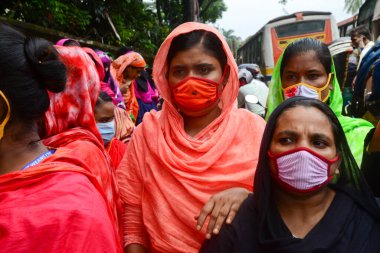 Jointex Knitwear Limited 'in giysi işçileri, 23 Temmuz 2020' de Bangladeş 'in Dhaka kentindeki Ulusal Basın Kulübü önünde yasadışı işten çıkarmalara karşı bir gösteri düzenledi.