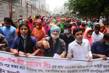 Jointex Knitwear Limited 'in giysi işçileri, 23 Temmuz 2020' de Bangladeş 'in Dhaka kentindeki Ulusal Basın Kulübü önünde yasadışı işten çıkarmalara karşı bir gösteri düzenledi.