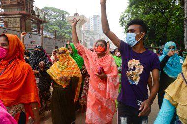 Jointex Knitwear Limited 'in giysi işçileri, 23 Temmuz 2020' de Bangladeş 'in Dhaka kentindeki Ulusal Basın Kulübü önünde yasadışı işten çıkarmalara karşı bir gösteri düzenledi.