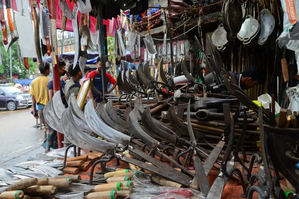 Commerçant Bangladais Attend Client Dans Magasin Couteaux Marché Dacca Bangladesh — Photo