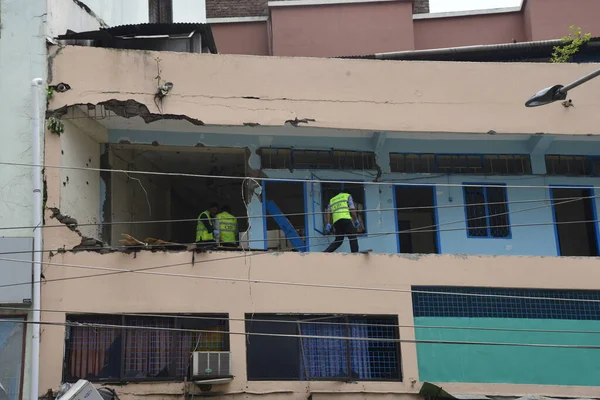 Investigadores Bangladesíes Escena Del Crimen Recogen Pruebas Hotel Mientras Paran —  Fotos de Stock