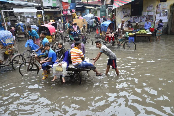 Ciudadanos Vehículos Rickshaws Tratan Conducir Con Los Pasajeros Través Las — Foto de Stock