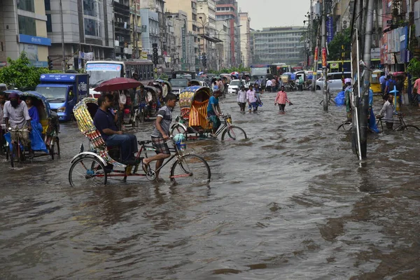 Ciudadanos Vehículos Rickshaws Intentan Conducir Con Los Pasajeros Través Las — Foto de Stock