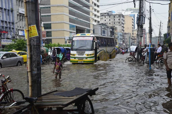 Citizens Vehicles Rickshaws Try Driving Passengers Flooded Streets Dhaka City — Stock Photo, Image