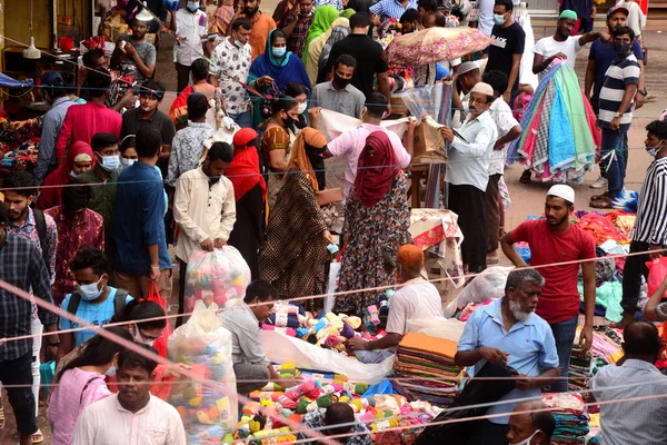 Lidé Sešli Aby Koupili Své Potřeby Tržišti Uprostřed Pandemie Koronaviru — Stock fotografie