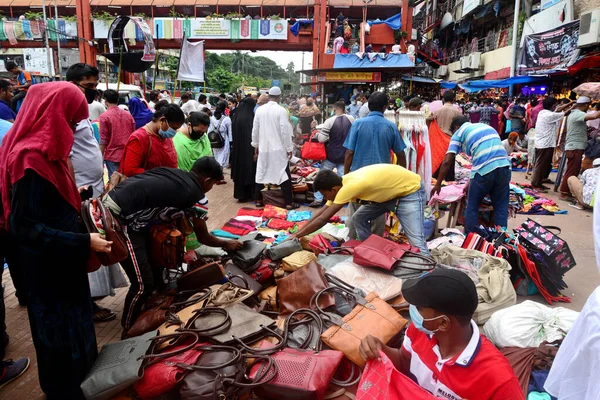 Lidé Sešli Aby Koupili Své Potřeby Tržišti Uprostřed Pandemie Koronaviru — Stock fotografie