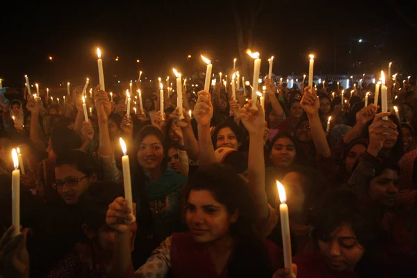 First Minute International Women Day Peoples Hold Lighted Candles Vow — Stock Photo, Image