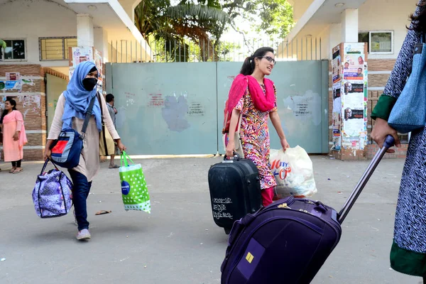 Estudantes Universidade Dhaka Deixam Seu Dormitório Para Para Casa Após — Fotografia de Stock