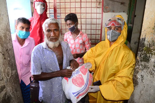 Приватна Організація Бангладеш Розповсюджує Їжу Бідним Людям Під Час Державного — стокове фото