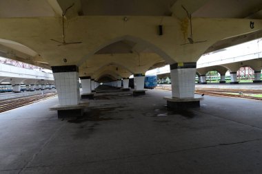 Kamlapur tren istasyonu, 30 Mayıs 2020 'de Bangladeş' in Dhaka kentindeki koronavirüs salgını nedeniyle yetkililerin kapatma emri üzerine Dhaka sırasında boş görüldü..