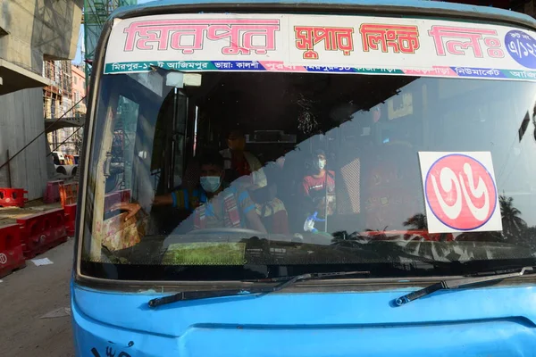 Pasajeros Conductores Autobuses Bangladesíes Con Mascarilla Facial Durante Viaje Autobús — Foto de Stock