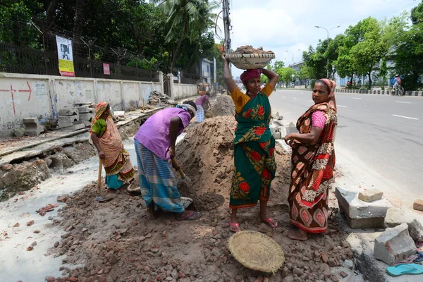 Bangladéš Daily Labor Pracuje Června 2020 Bez Masky Staveništi Silnic — Stock fotografie