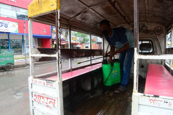 Haziran 2020 Bangladeş Dhaka Daki Koronavirüs Salgını Sırasında Bir Işçi — Stok fotoğraf