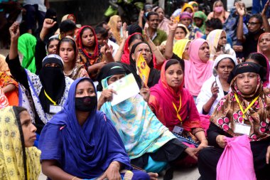 Dragon Group 'un giysi işçileri 20 Eylül 2020' de Dhaka, Bangladeş 'te, İşçi Sendikası binası önünde bir gösteri düzenlediler.. 